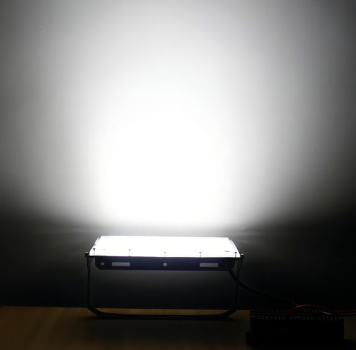 Reflector Led 100w Exterior Alta Potencia Multiled Carcasa Blanco Luz Blanco Frío