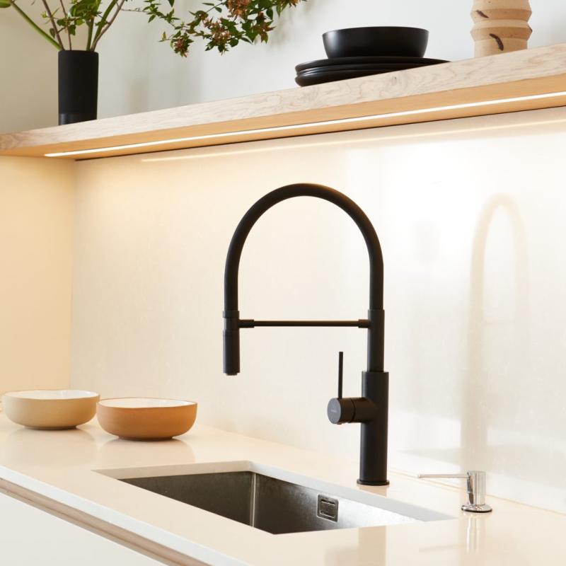 Grifería de Cocina Monocomando Peirano Hoop Black Negro 20-202N