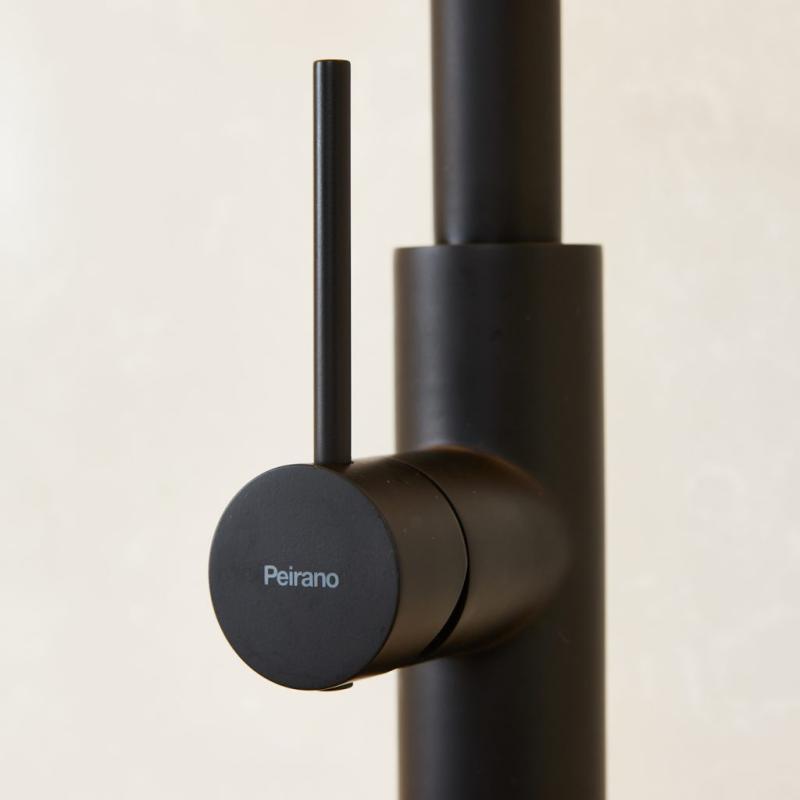 Grifería de Cocina Monocomando Peirano Hoop Black Negro 20-202N