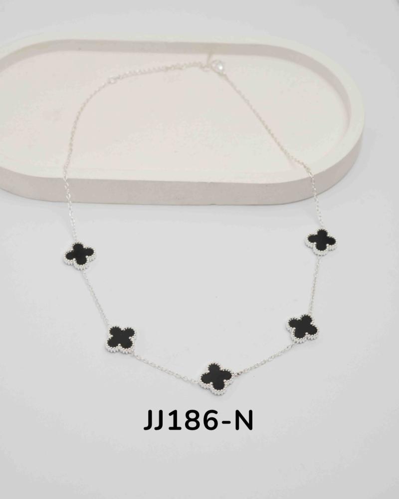 Cadena con dijes en acero blanco JJ186