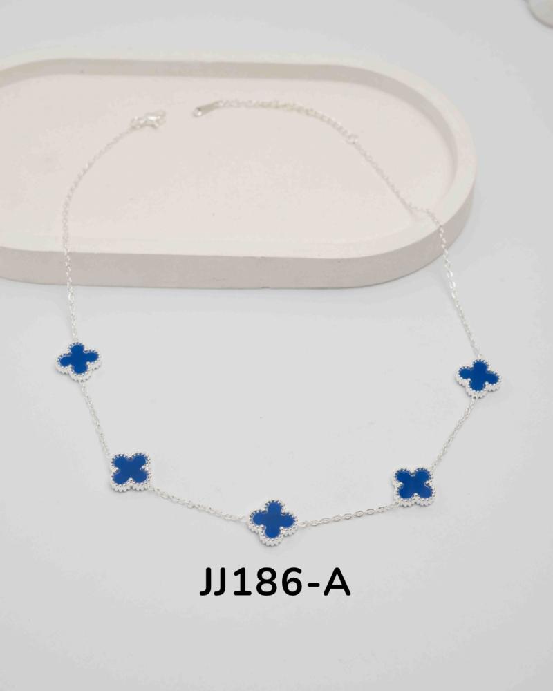 Cadena con dijes en acero blanco JJ186