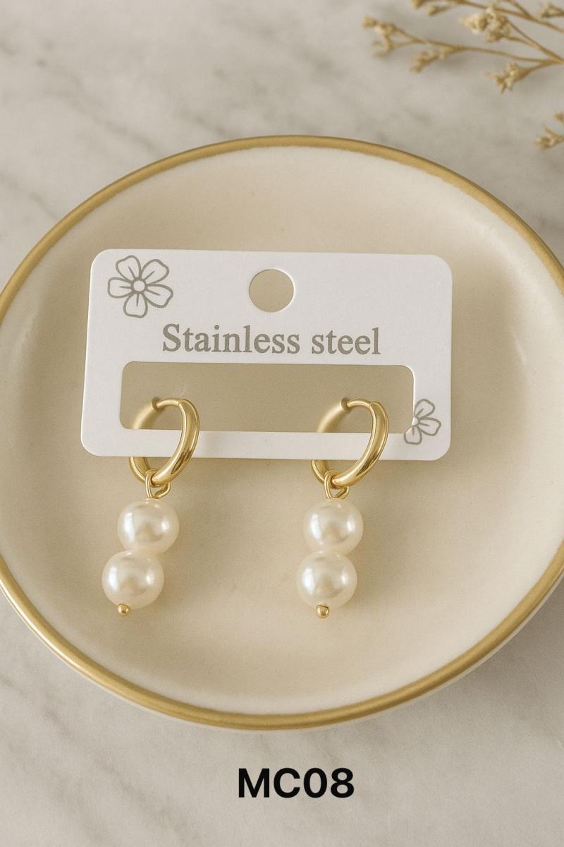 Aro con perla colgante en acero dorado MC08