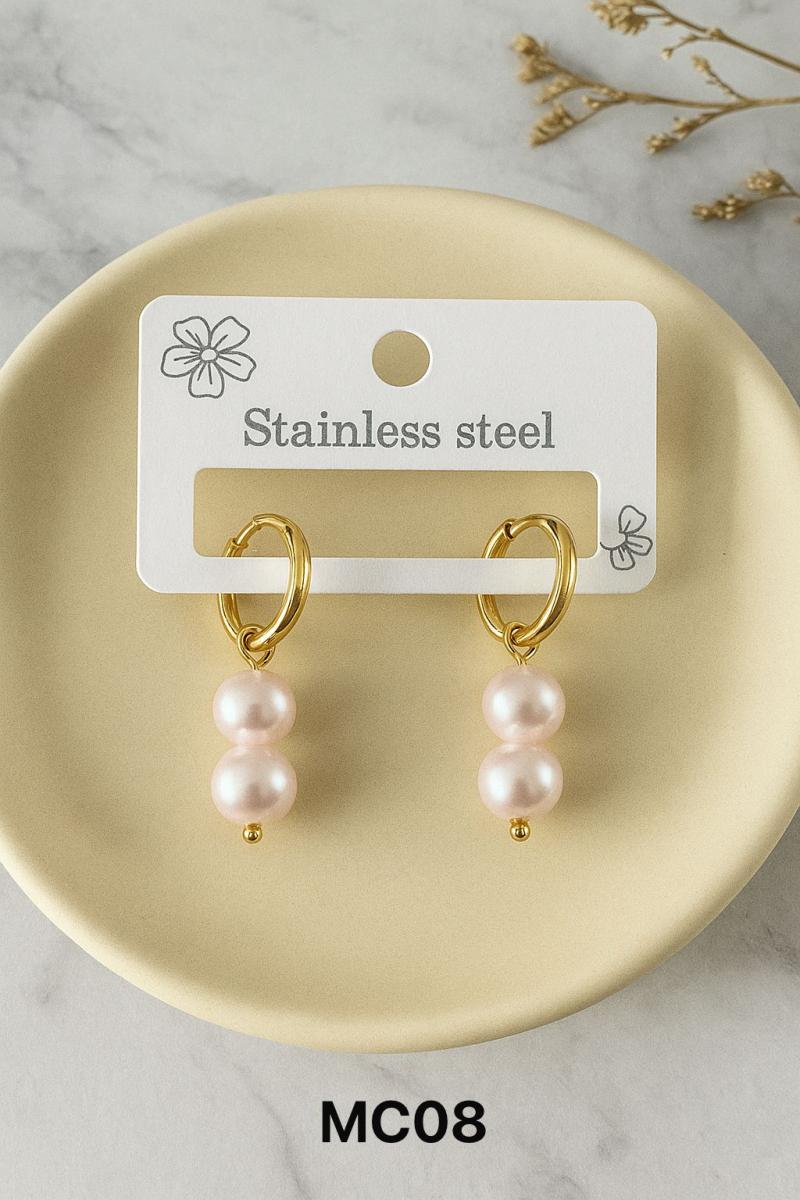 Aro con perla colgante en acero dorado MC08