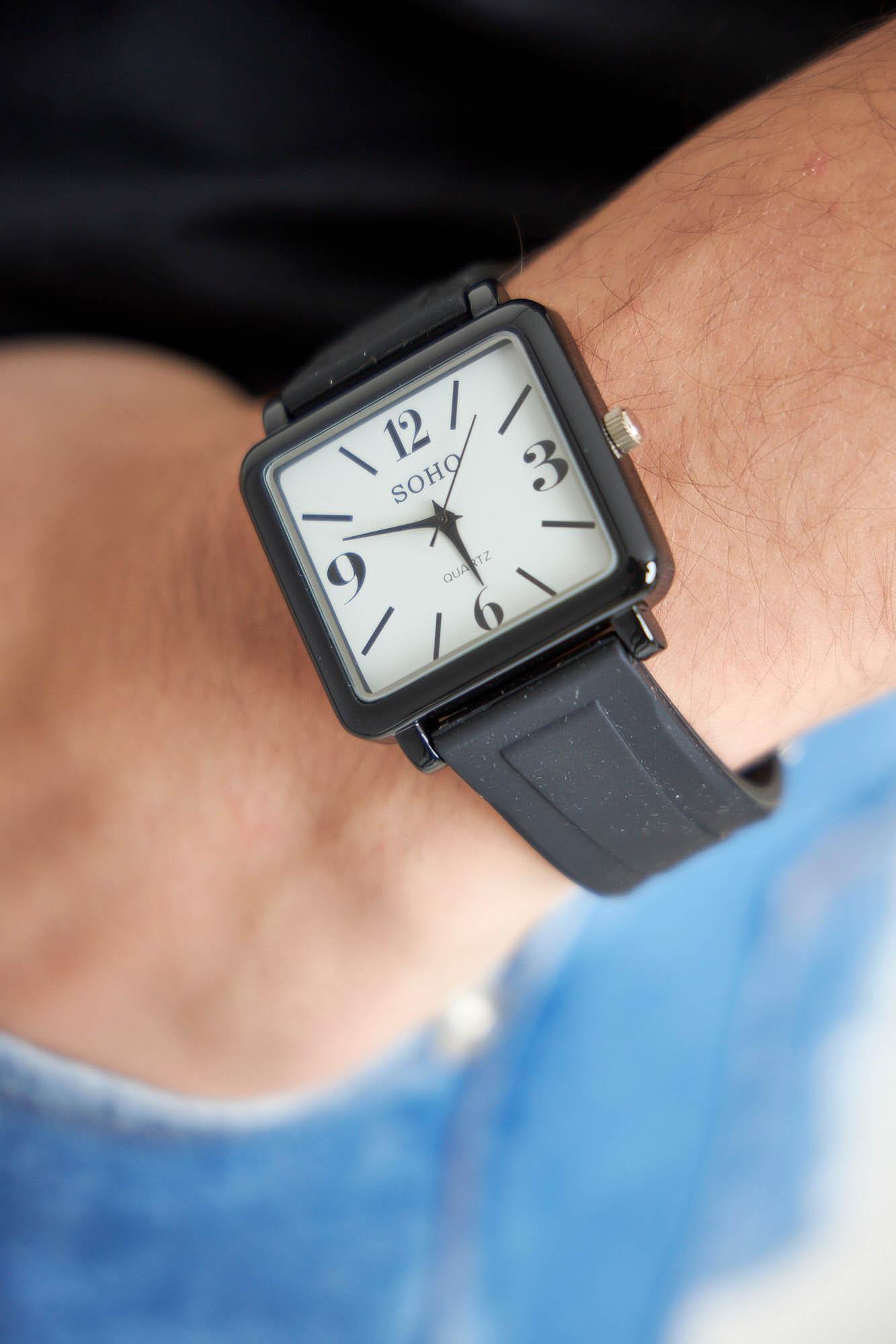 Reloj Análogo Caballero CH178 Goma