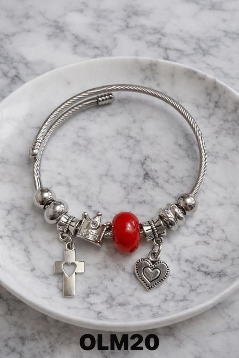 Pulsera con dijes OLM20
