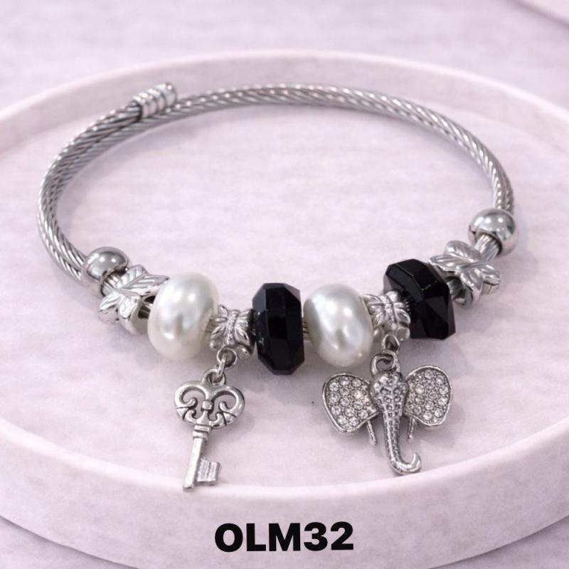 Pulsera con dijes OLM32