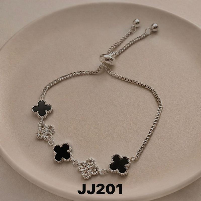 Pulsera regulable con dijes JJ201