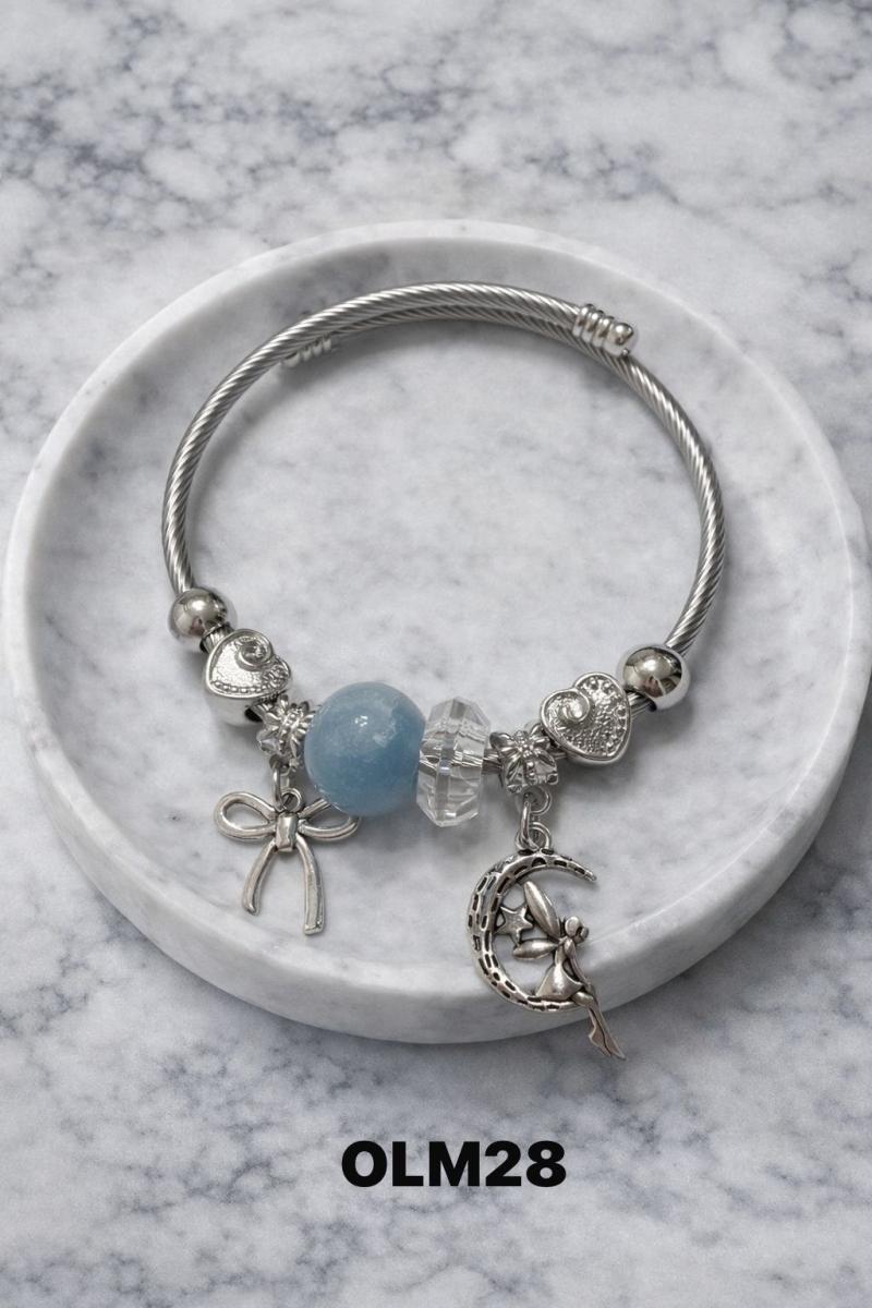 Pulsera con dijes OLM28