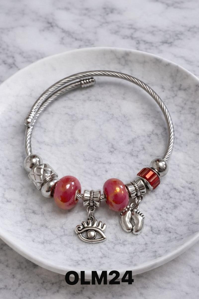 Pulsera con dijes OLM24