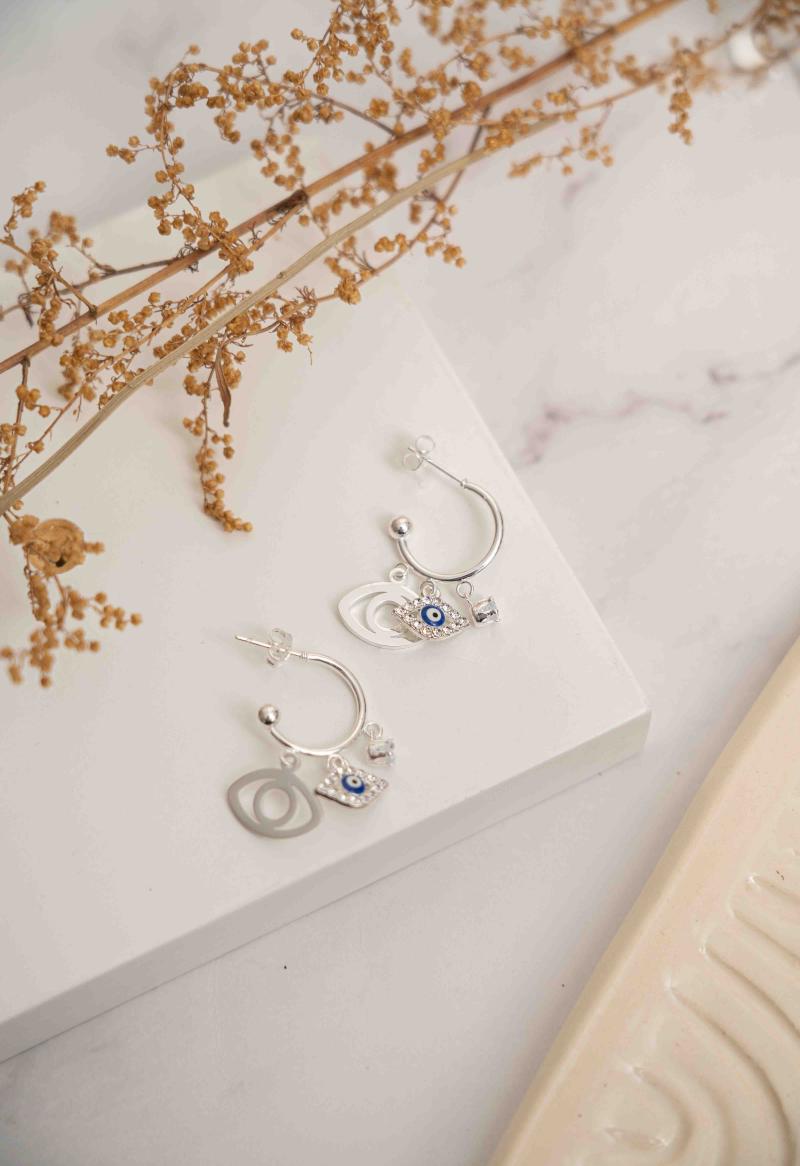 Aro con dijes en acero blanco JJ32