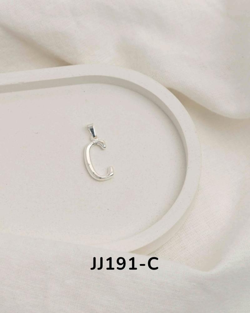 Dije inicial en acero blanco JJ191