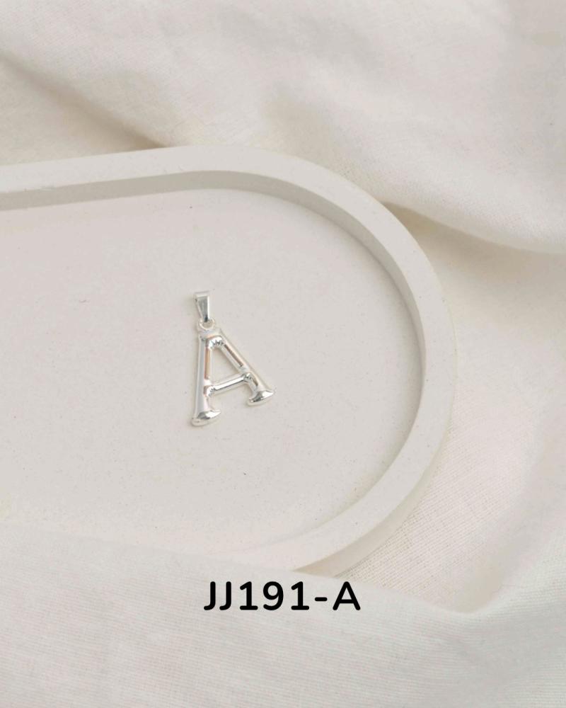 Dije inicial en acero blanco JJ191