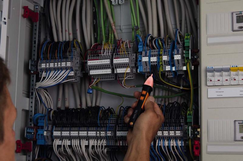 Detector de tensión Testo 745 sin contacto