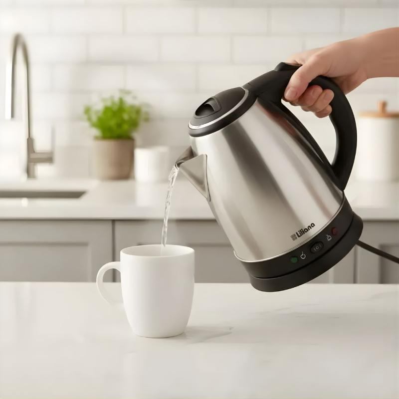 Pava Eléctrica Liliana AP152I 1.7L Corte Automático Base 360° Acero