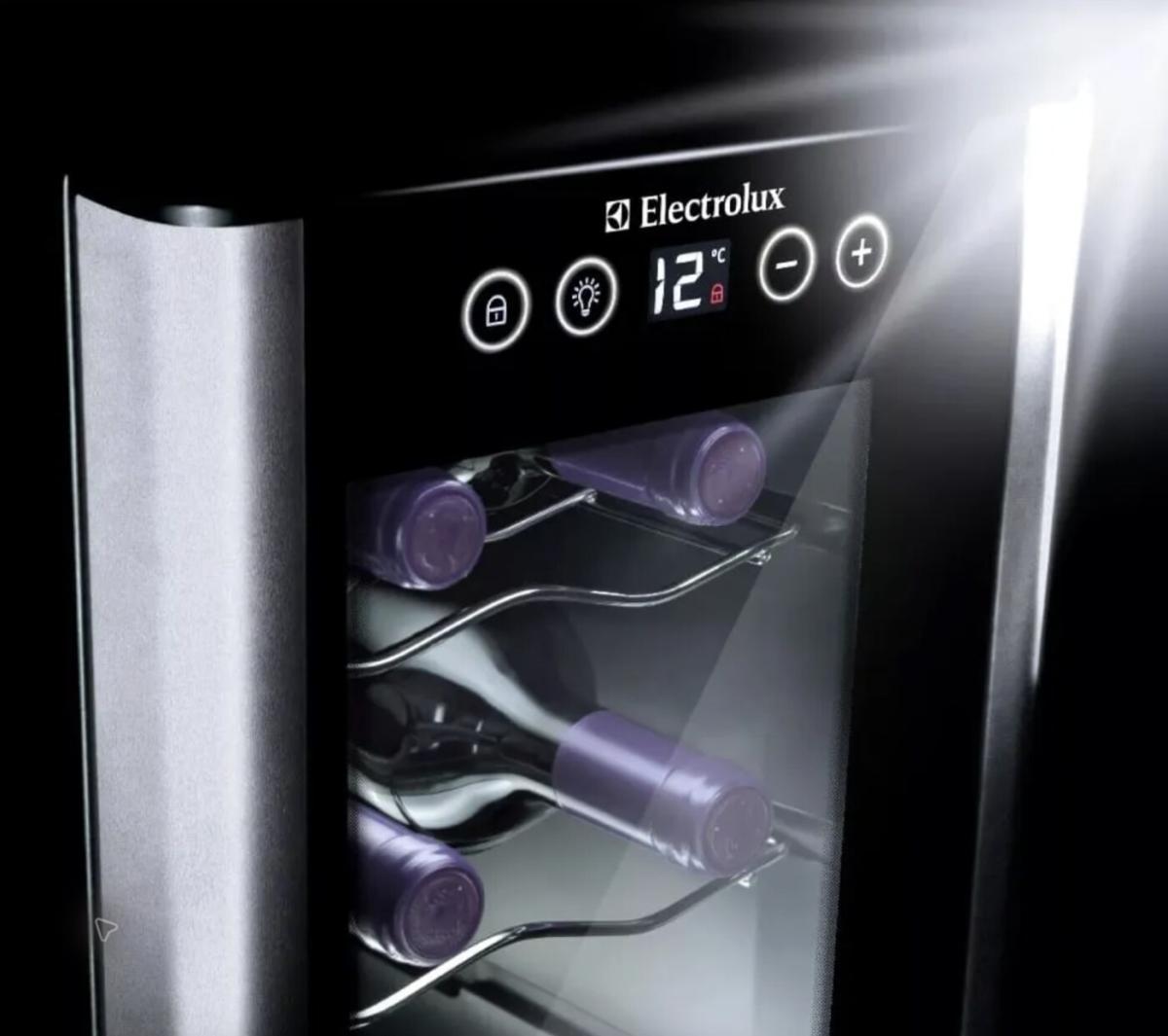 Cava de Vino Electrolux ERW125XAMB 12 Botellas Panel Touch