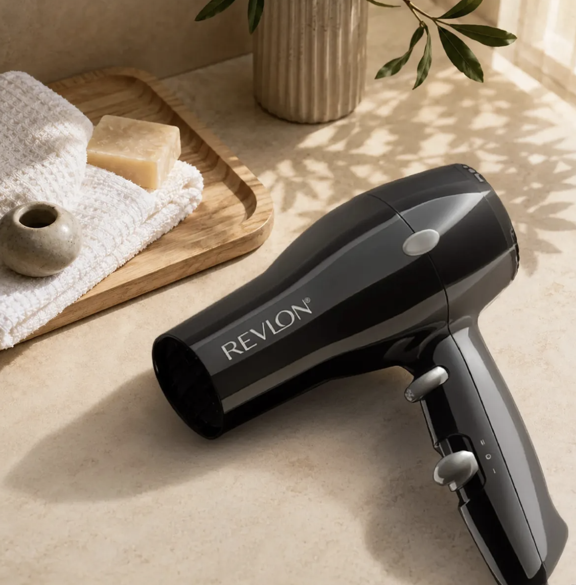 Secador de Pelo Revlon Essentials Ion RVDR5260B 1875W Negro