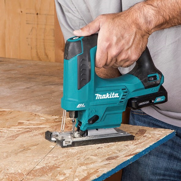 Sierra Caladora Inalámbrica Makita 12V máx CXT JV103DWYJ– Compacta y precisa