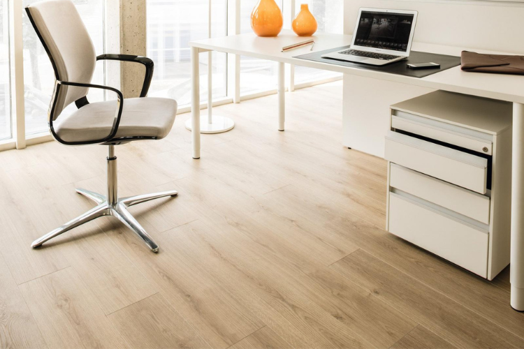 Piso Melamínico Kaindl AquaPro Oak Evoke Classic K4420 8mm