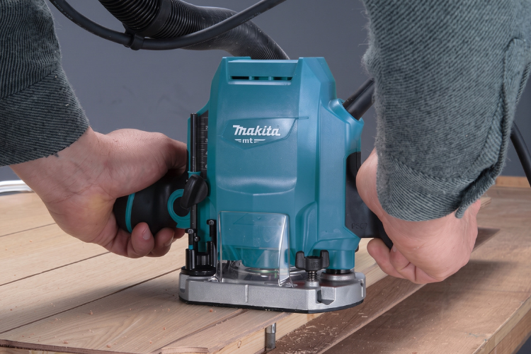 Fresadora de Columna Makita MT M3601B 900W (Pinzas 6mm y 8mm / 1/4")