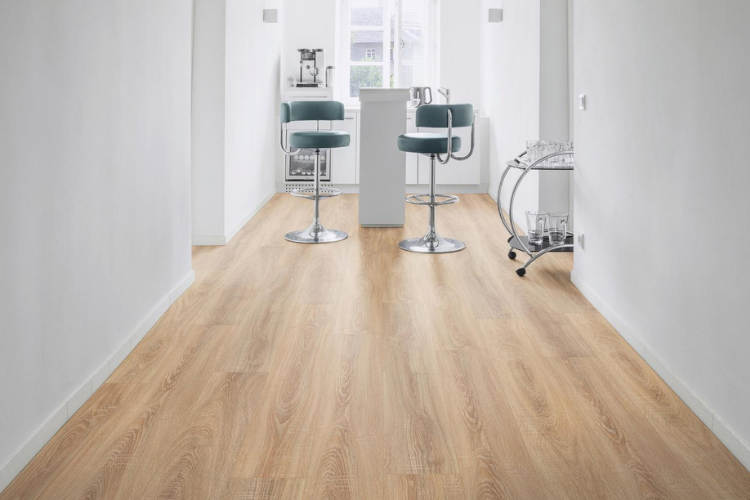 Piso Melamínico Kaindl Roble 37526 8mm