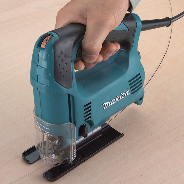 Sierra Caladora Makita 4328 – 450W, 3 posiciones de corte orbital, precisa y ergonómica