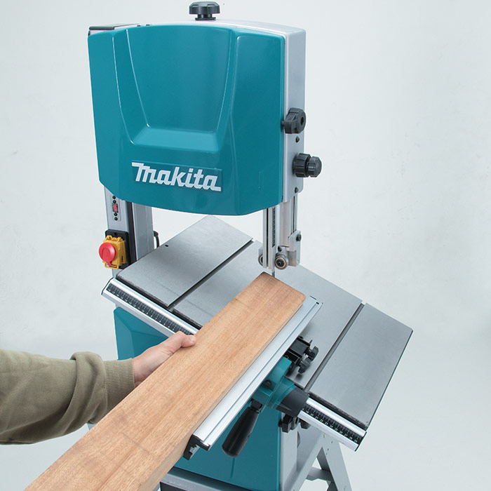 Sierra de Banco Makita 900W  LB1200F – Compacta, precisa y potente