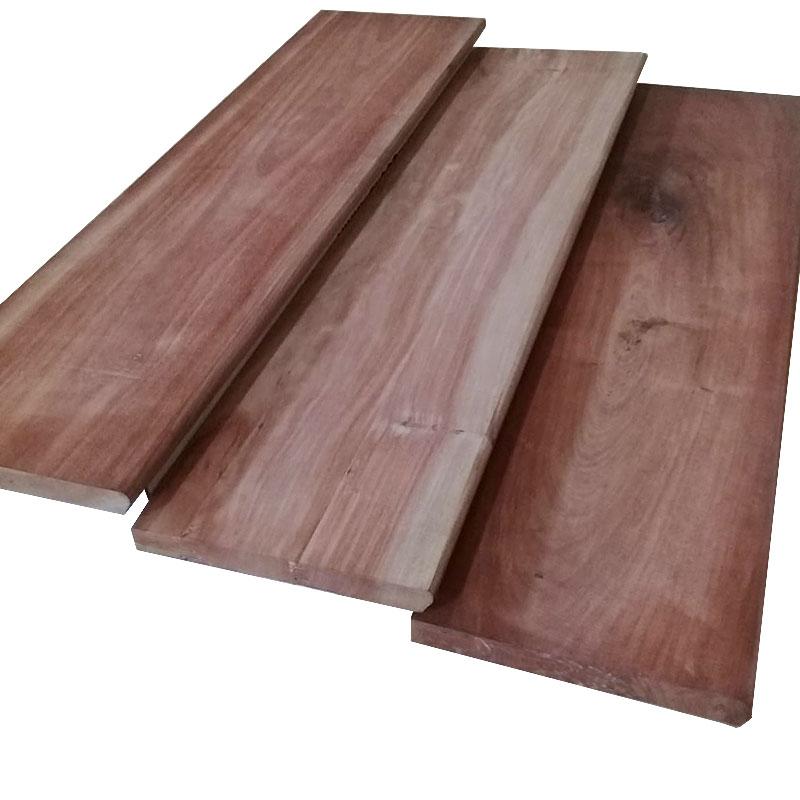 Escalón Viraró 1 ½” x 12” – Largo 1,20 mts c/Nariz