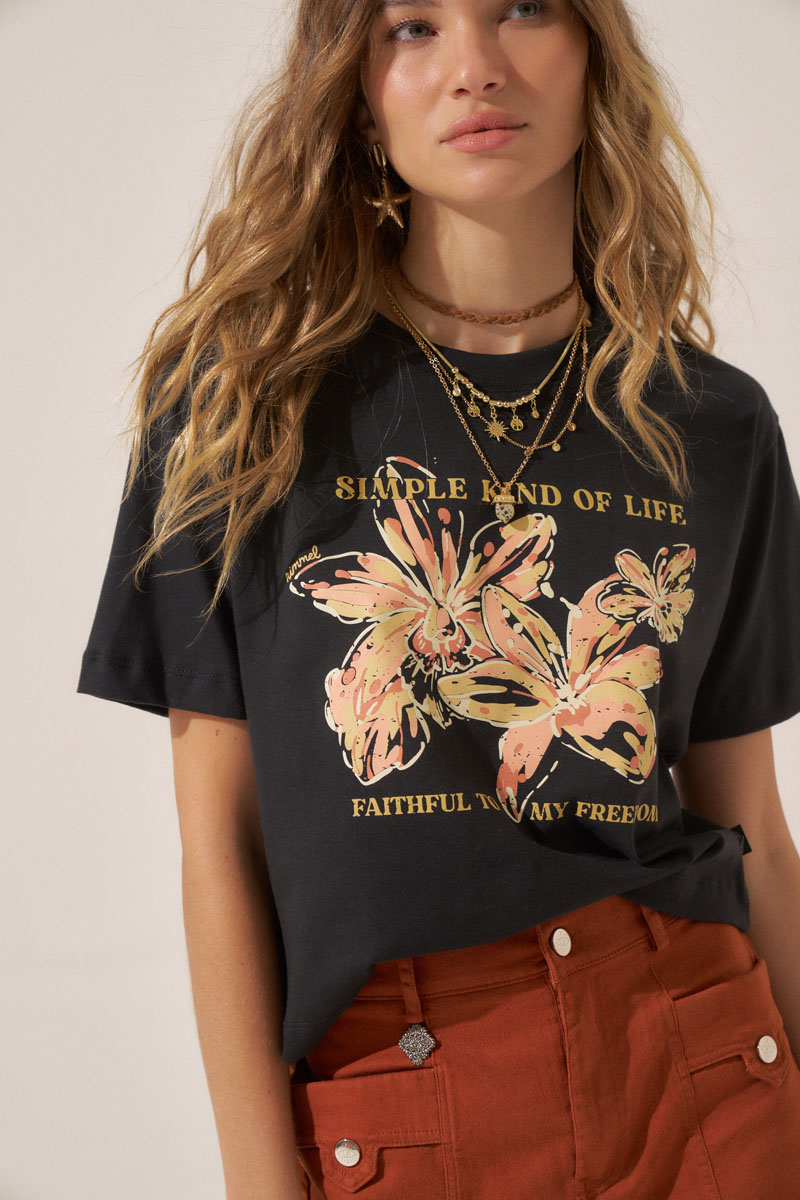 REMERA AKLA