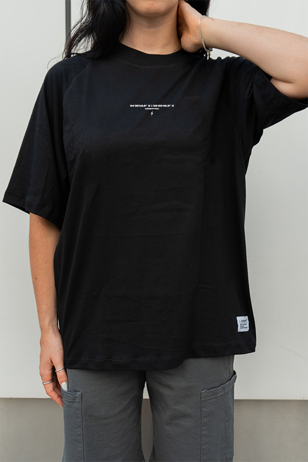 Tee Ranglan JOGGS Negro Coordenadas
