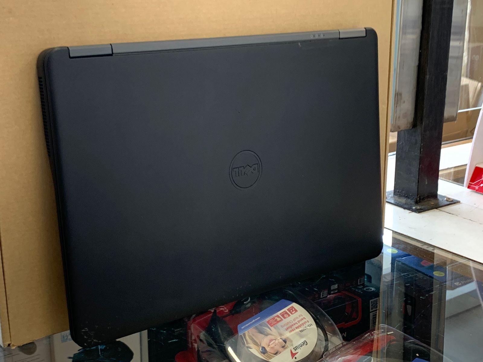 Notebook Outlet HP 15-DB 4gb Ram AMD A6-9225 RADEON  R4 1TB ALMACENAMIENTO HDD