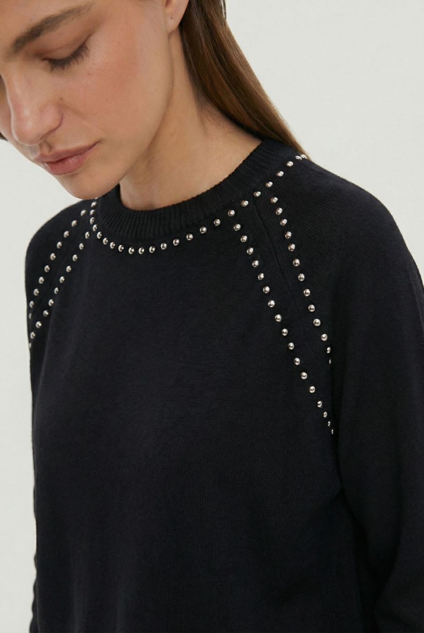 Sweater Micaela Con Tachas