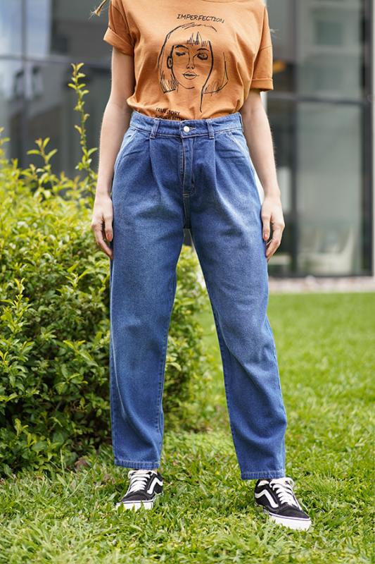 Jeans Localizado Con Pinza Londres