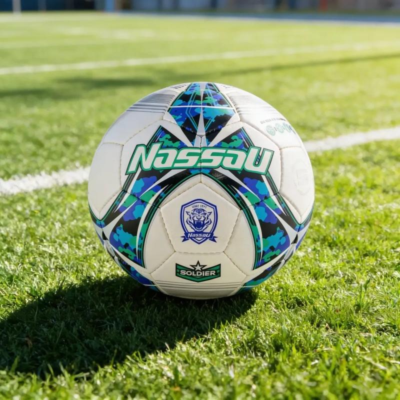 Pelota Futbol N 5 Nassau Soldier Cesped