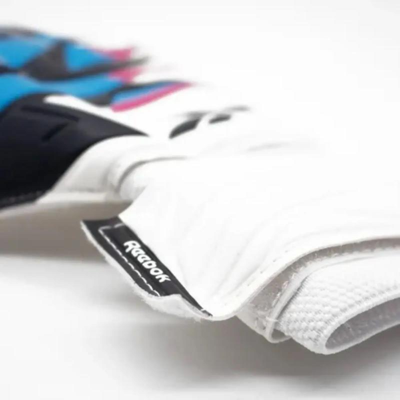 Combo Pelota Reebok Z-Go N°5 + Guantes Arquero Reebok Z-Go