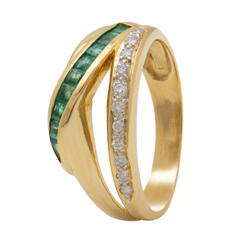 ANILLO ENTRELAZADO CON BRILLANTES Y ESMERALDAS- 18 KTS.