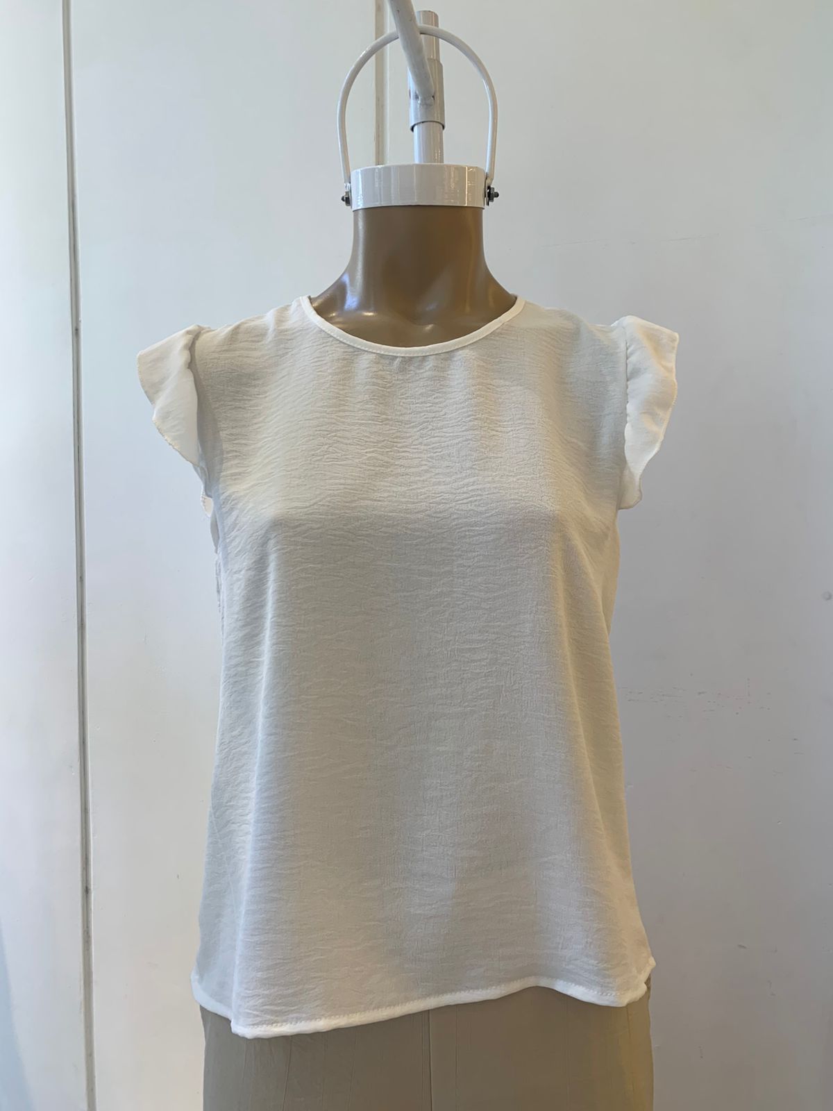 Blusa Chia.Cey manga c/volado y espalda c/botones Art.3052