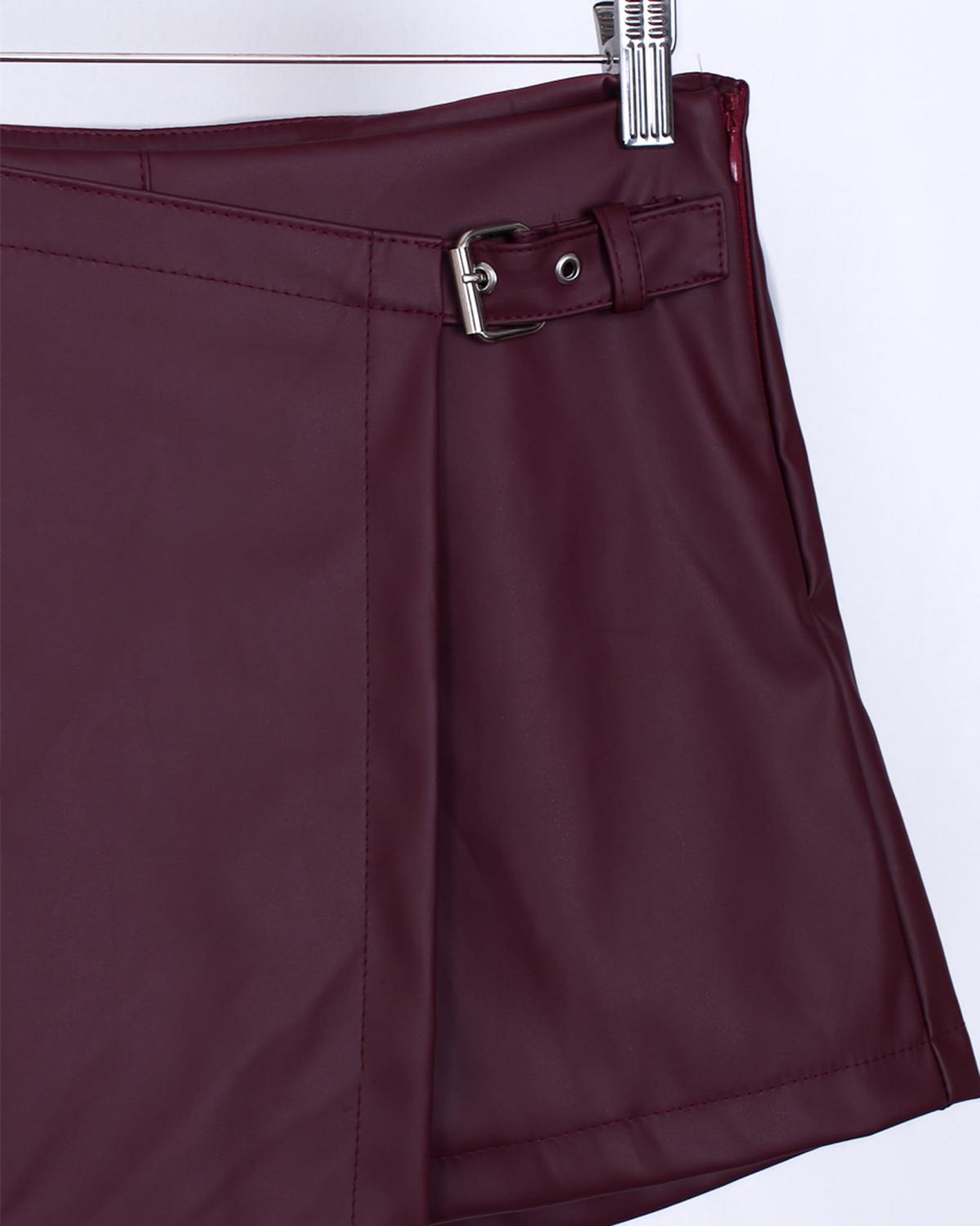 Short pollera Lumi.Cuerina con hebilla y ojales Art.2941