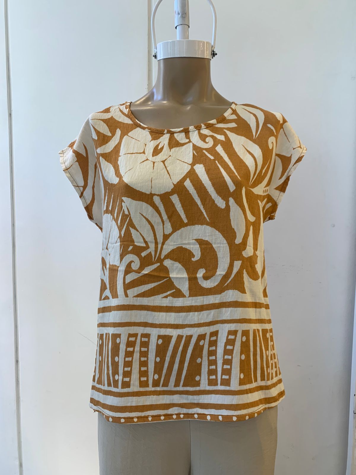 Blusa Aveline.Winona estampada c/tajo Art.3078