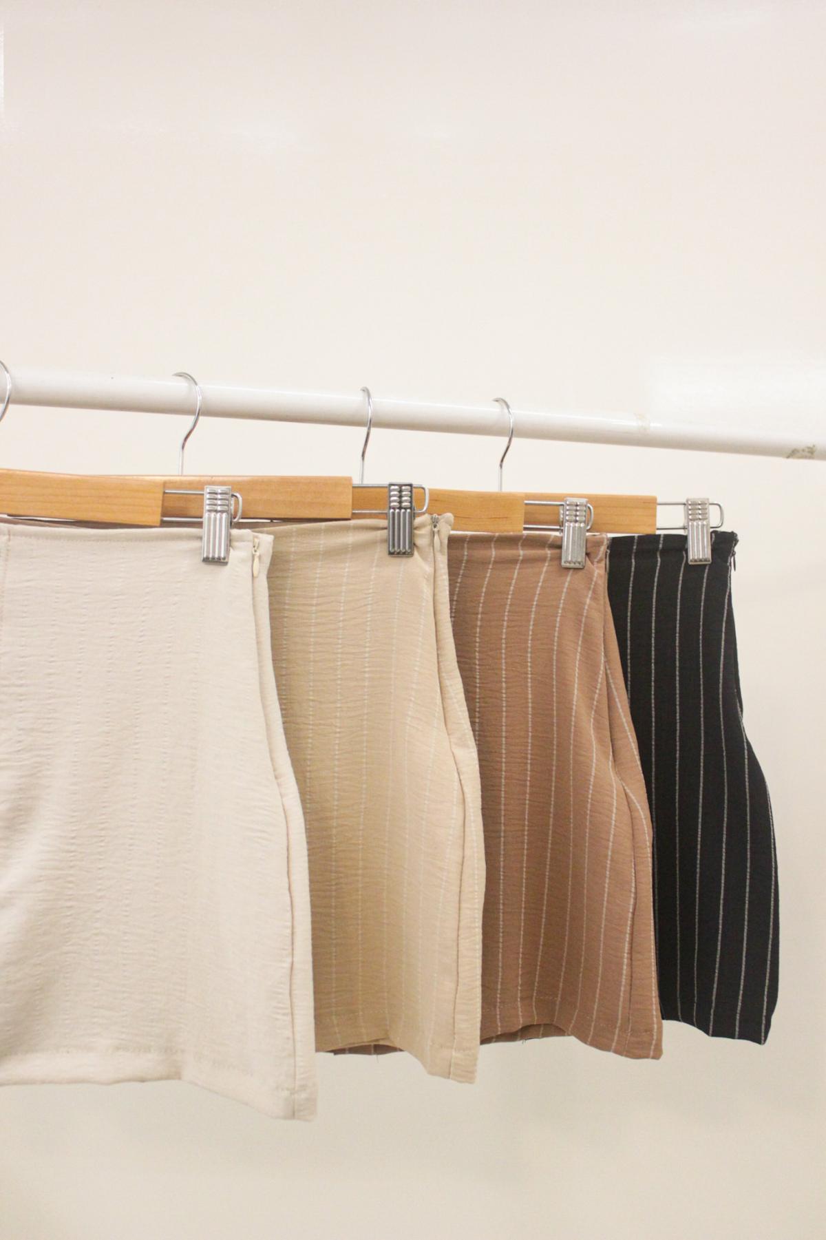 Pollera Lumira.Cey rayado c/botón y cierre art.30135