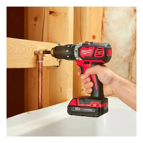 Taladro Atornillador Percutor A Bateria Milwaukee 2607-259a Rojo Robusto Duradero Versatil Liviano Trabajos En Casa Obra Pesada