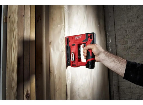 Engrampadora 12v Milwaukee 2447-20 - Grampas 3/8 Sin Bateria