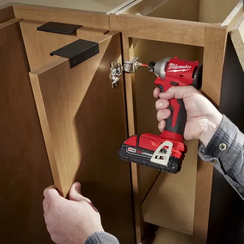 Atornillador De Impacto Milwaukee 3650-20 Encas. 1/4 Sin Bat Rojo 3600