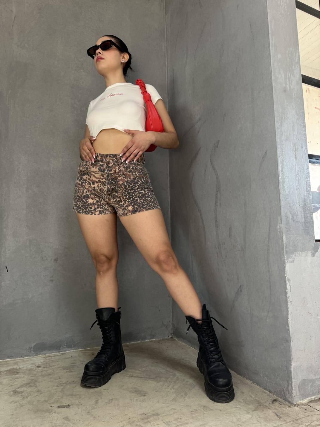 SHORT BROWN