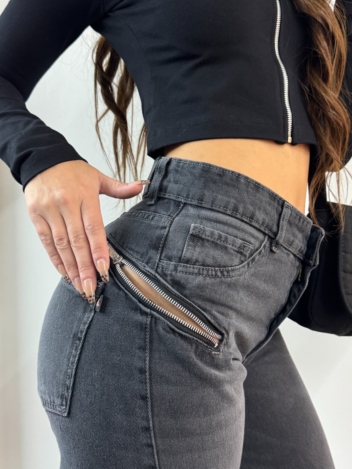 MOM GRAY ZIPPER
