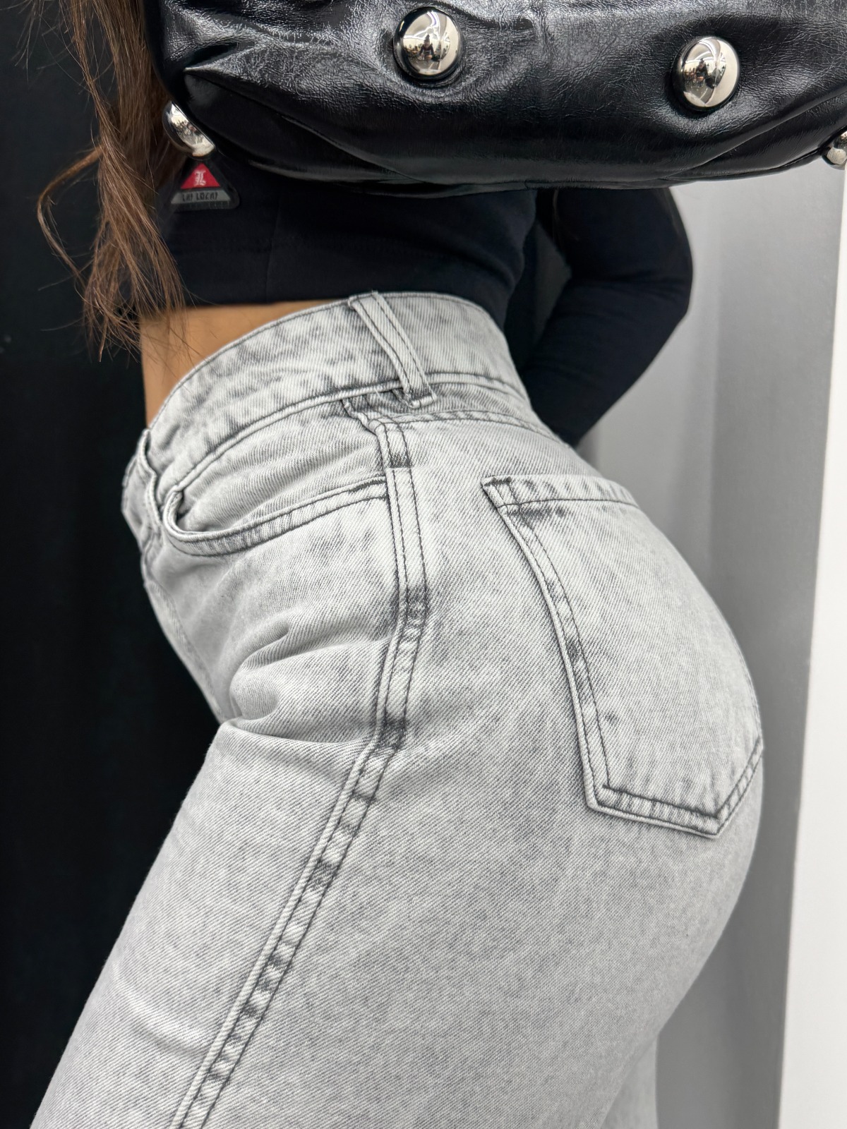 MOM GRAY