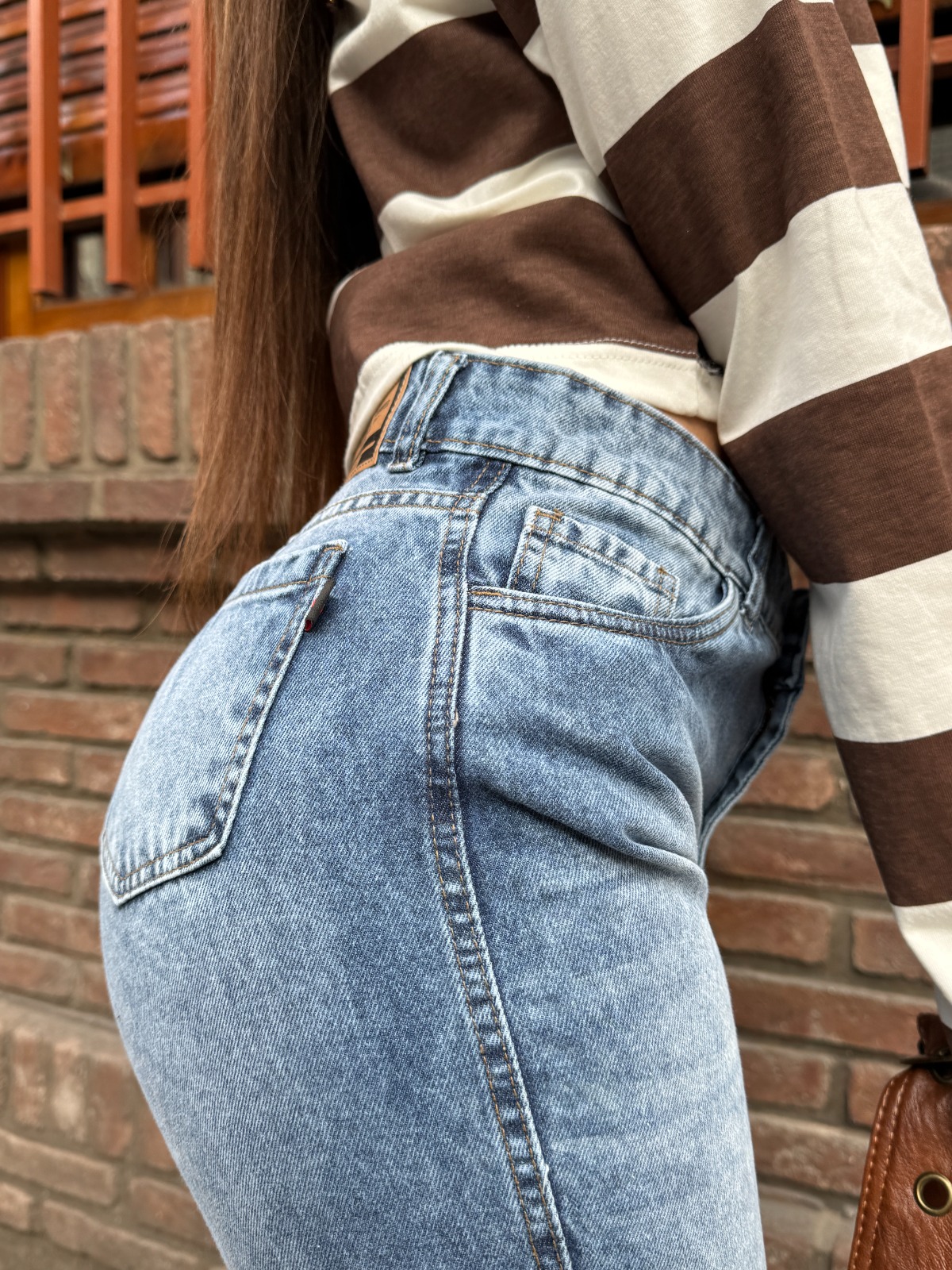 MOM CROP CHESTER