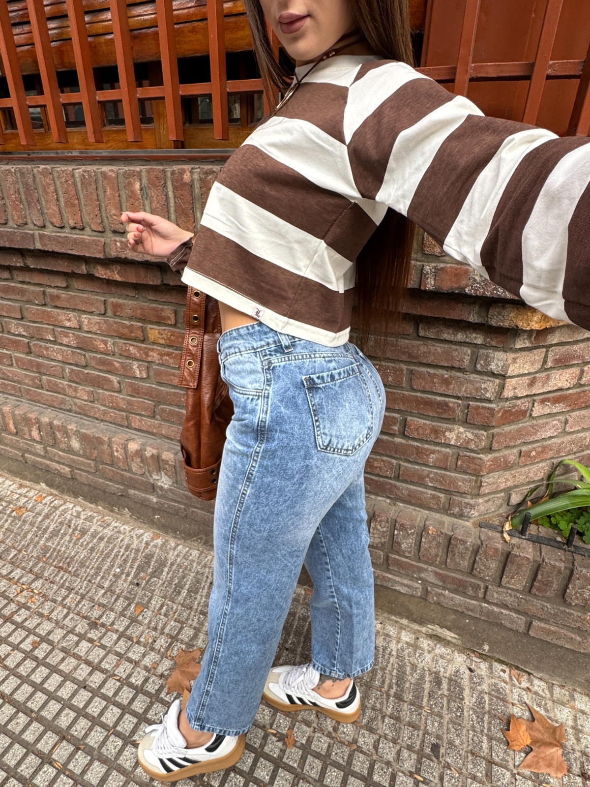 MOM CROP CHESTER