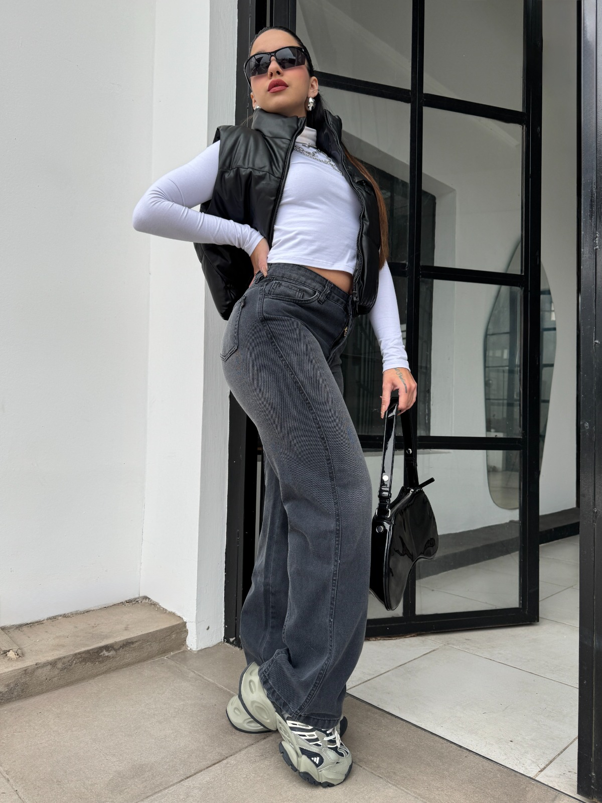 MOM BECKY DARK - Hilo negro