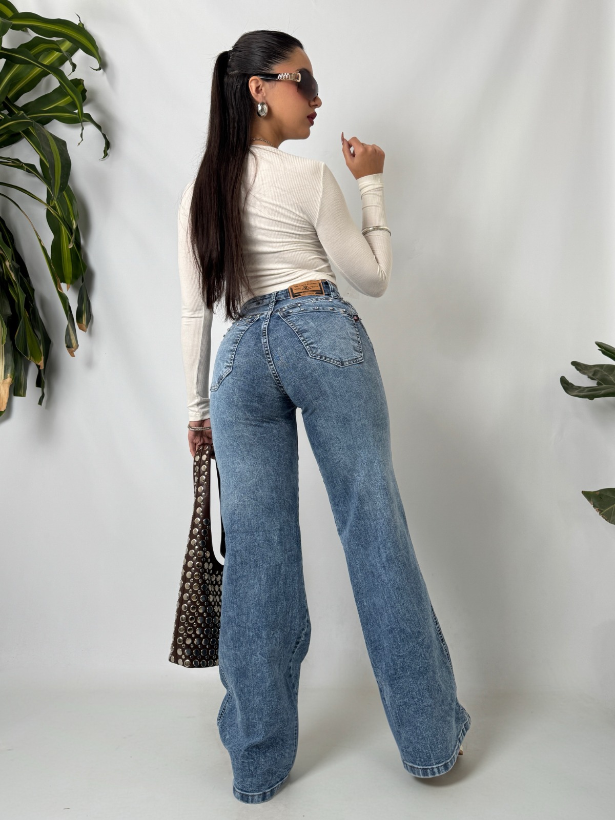 WIDE LEG CRYSTAL