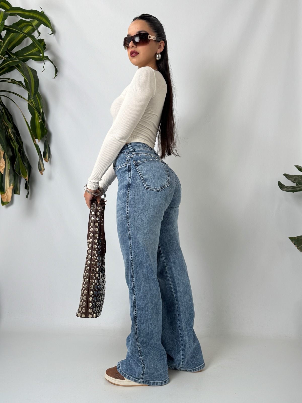 WIDE LEG CRYSTAL